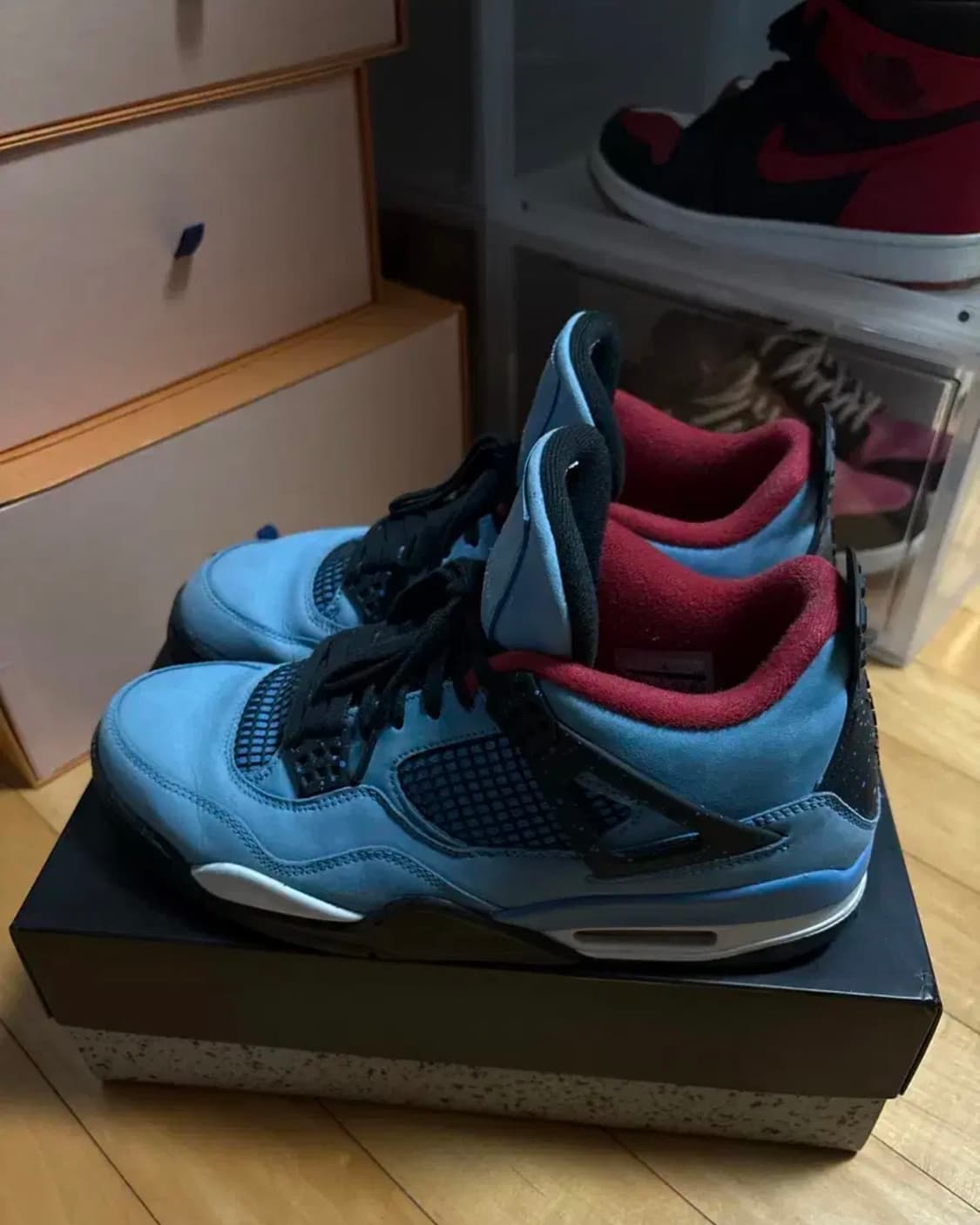 트래비스 스캇 조던 4 285 상품이미지1