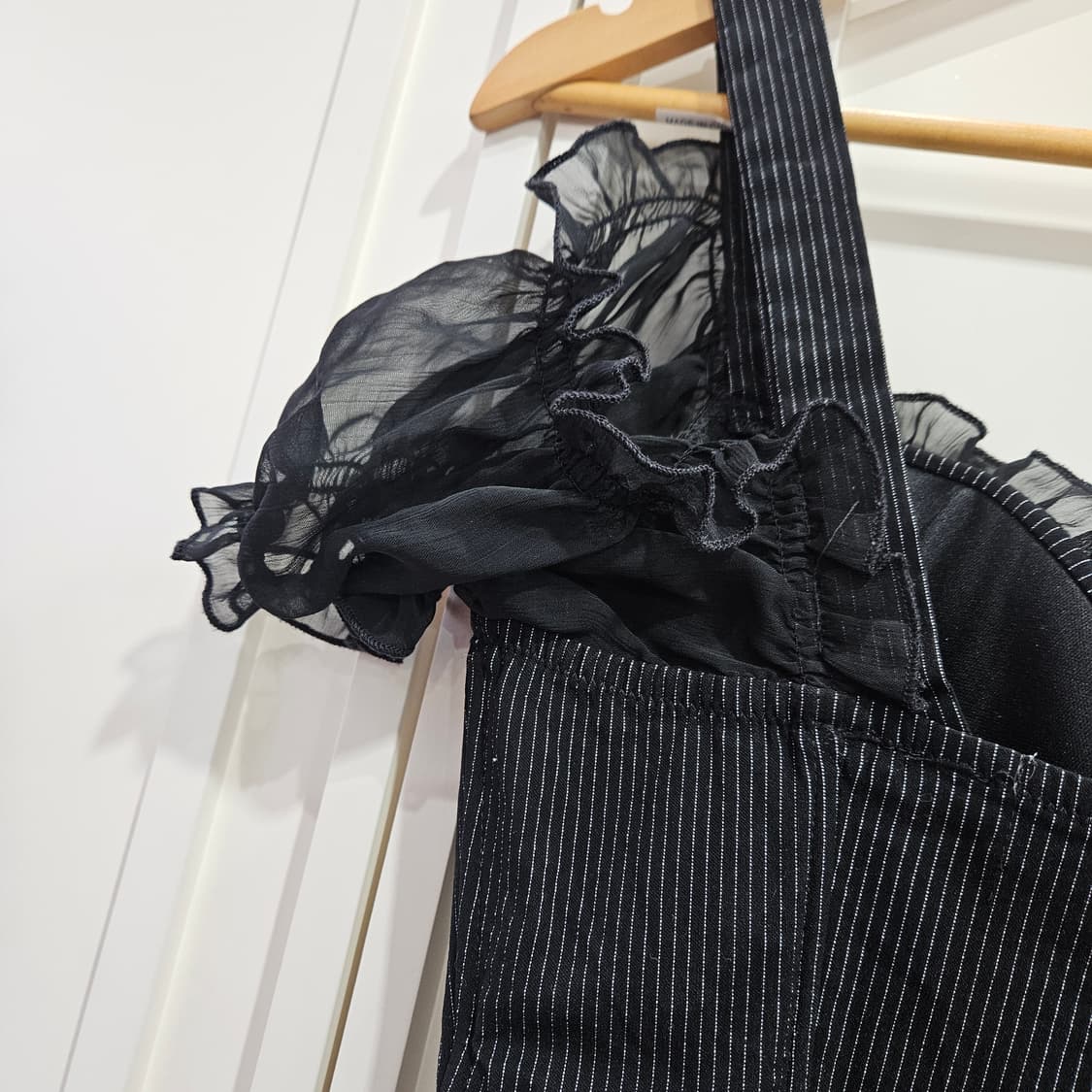 블랙 스트라이프 뷔스티에 퍼프 오프숄더 블라우스 상품이미지7