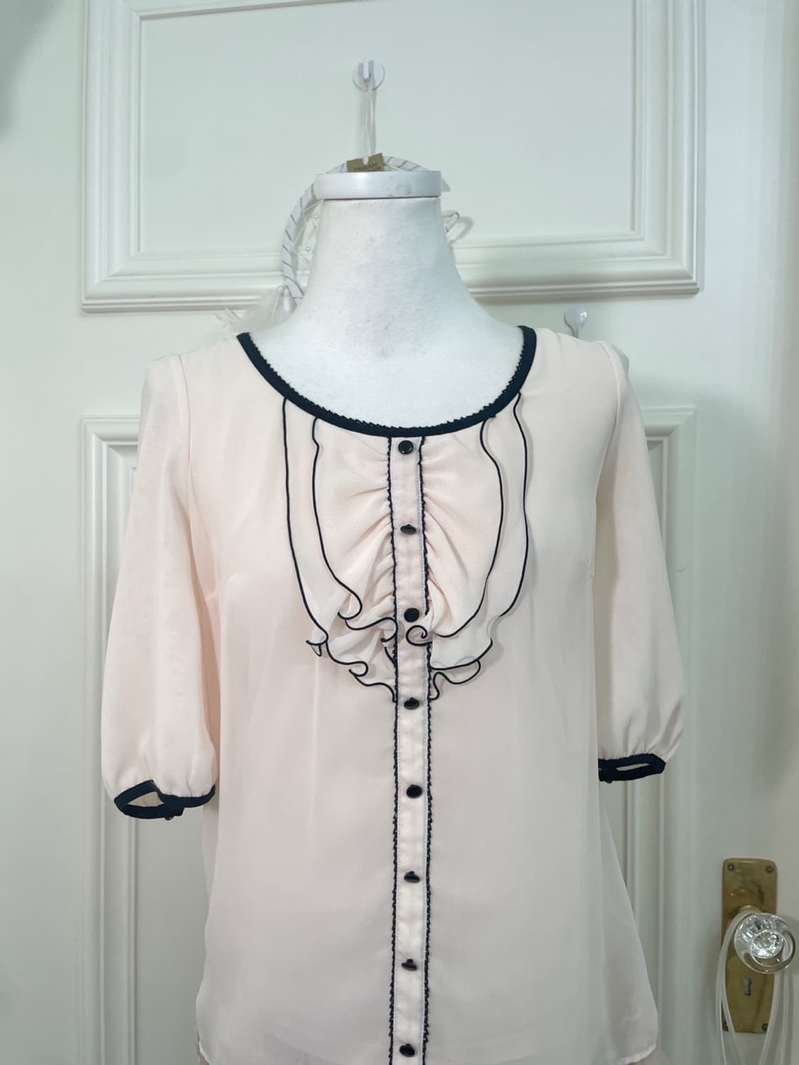 sheer pink black line ruffle blouse 상품이미지5