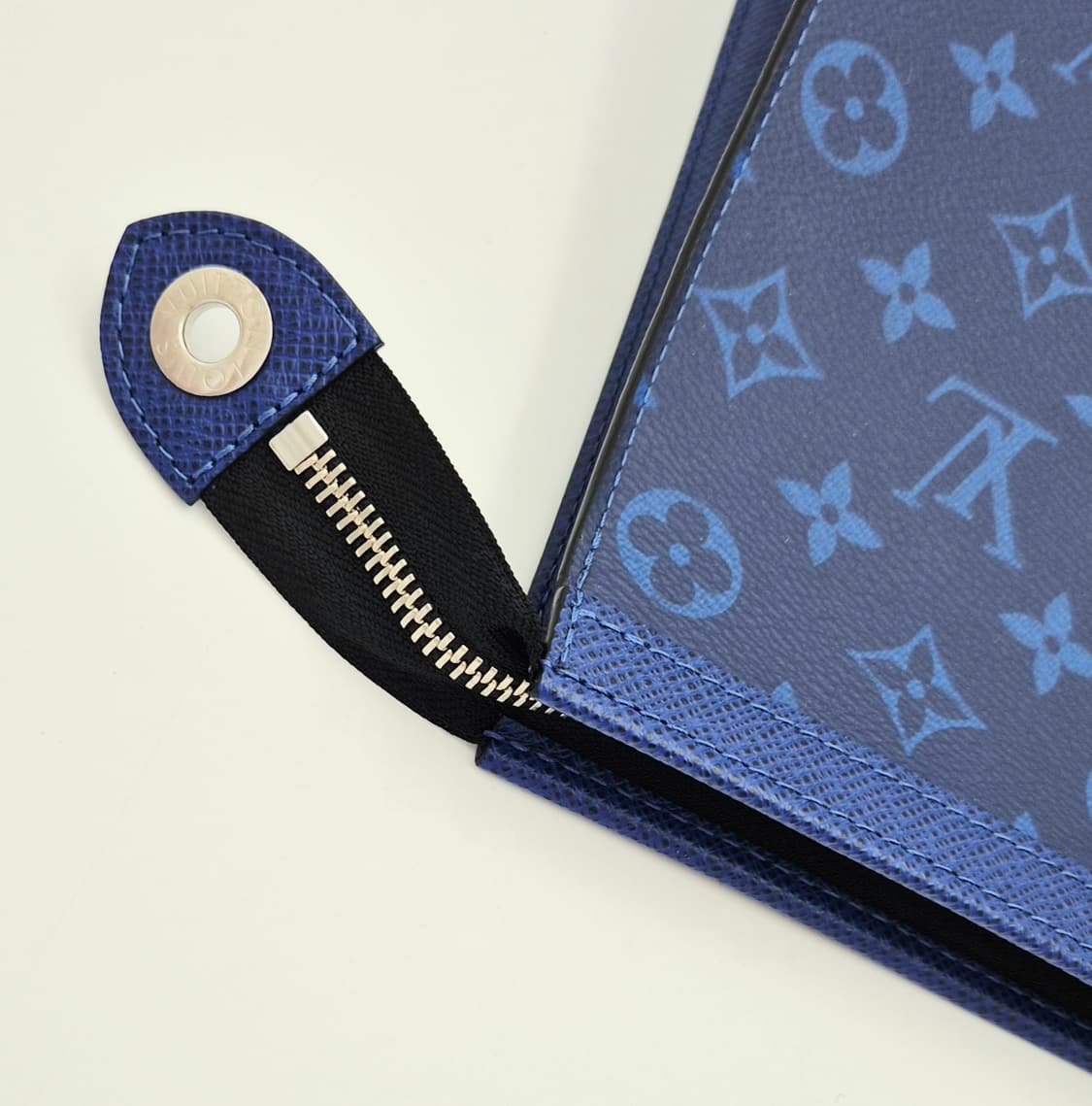 루이비통 포쉐트 보야주 MM 클러치 상품이미지7