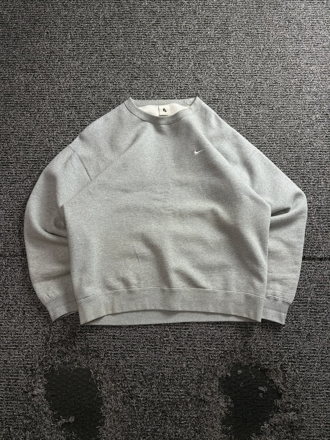 나이키 NSW 스우시 미니멀 그레이 크루넥 맨투맨 4140 상품이미지2