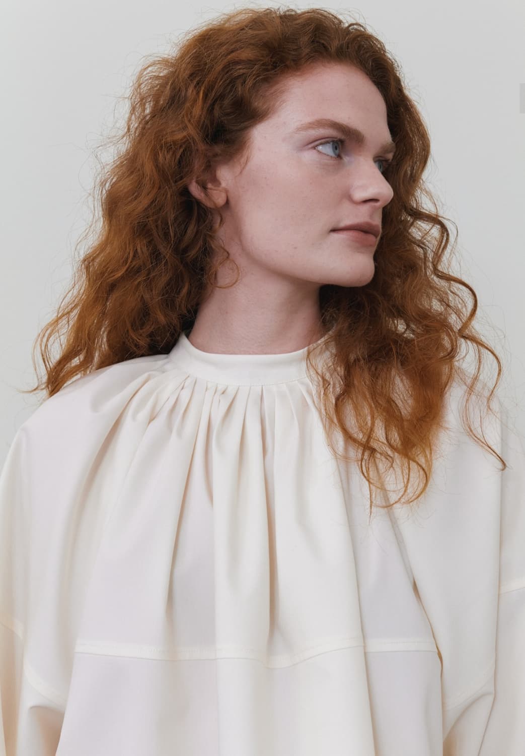 새상품) 에핑글러 볼륨 블라우스 크림색상(44-66 프리사이즈) 상품이미지4