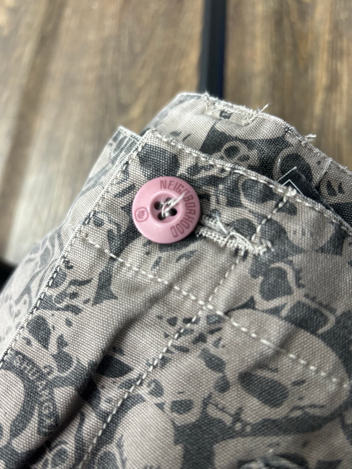 네이버후드 06 아카이브 스컬프린트 카고바지 상품이미지4