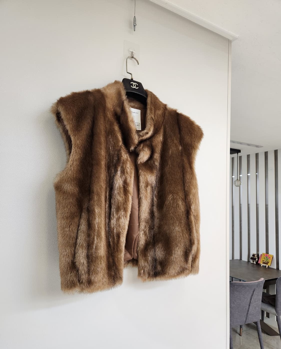 에고이스트 페이크 밍크 드랍숄더  베스트 66사이즈 상품이미지9