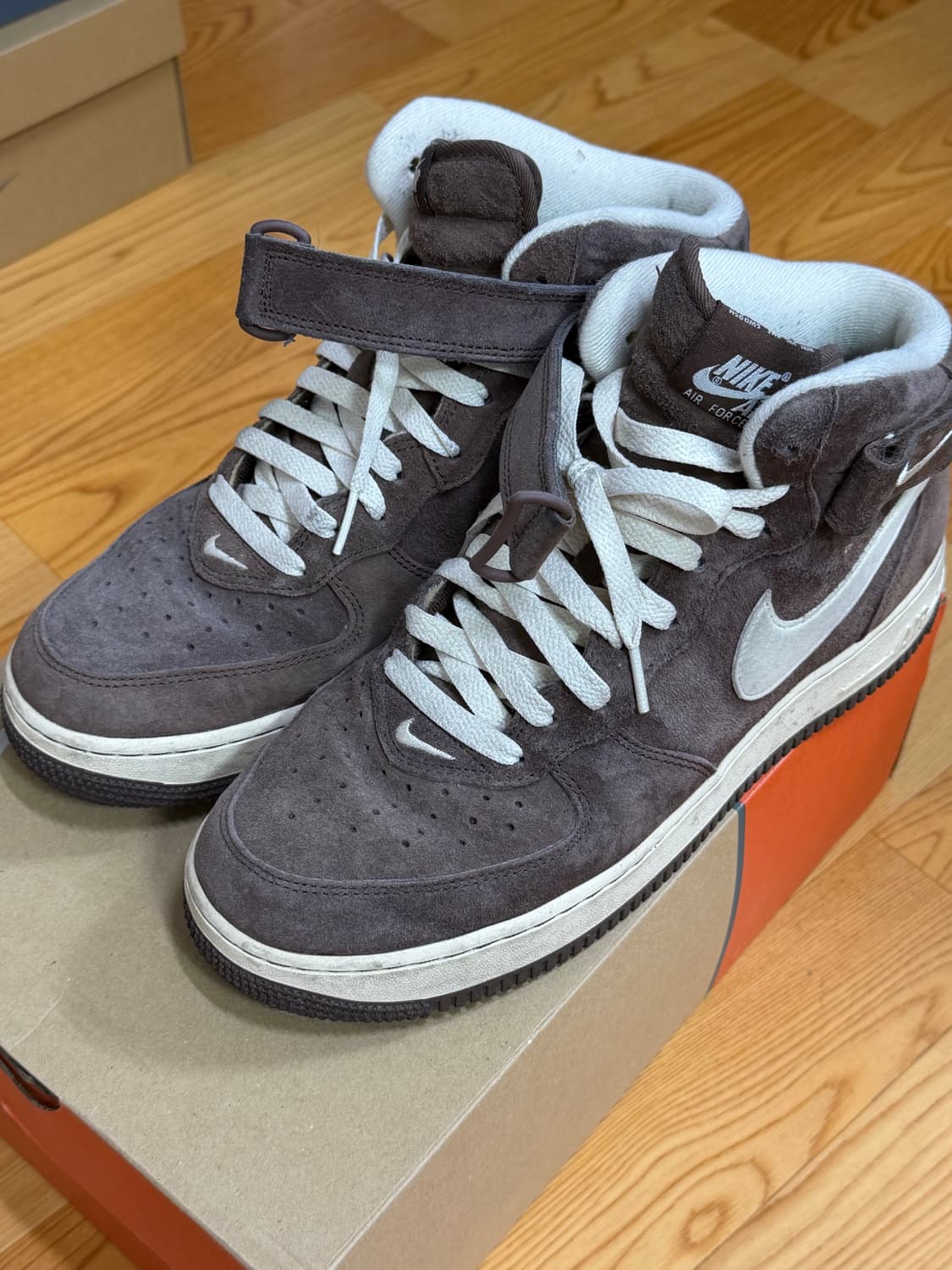 에어포스원 미드 초콜렛 (270) 상품이미지3