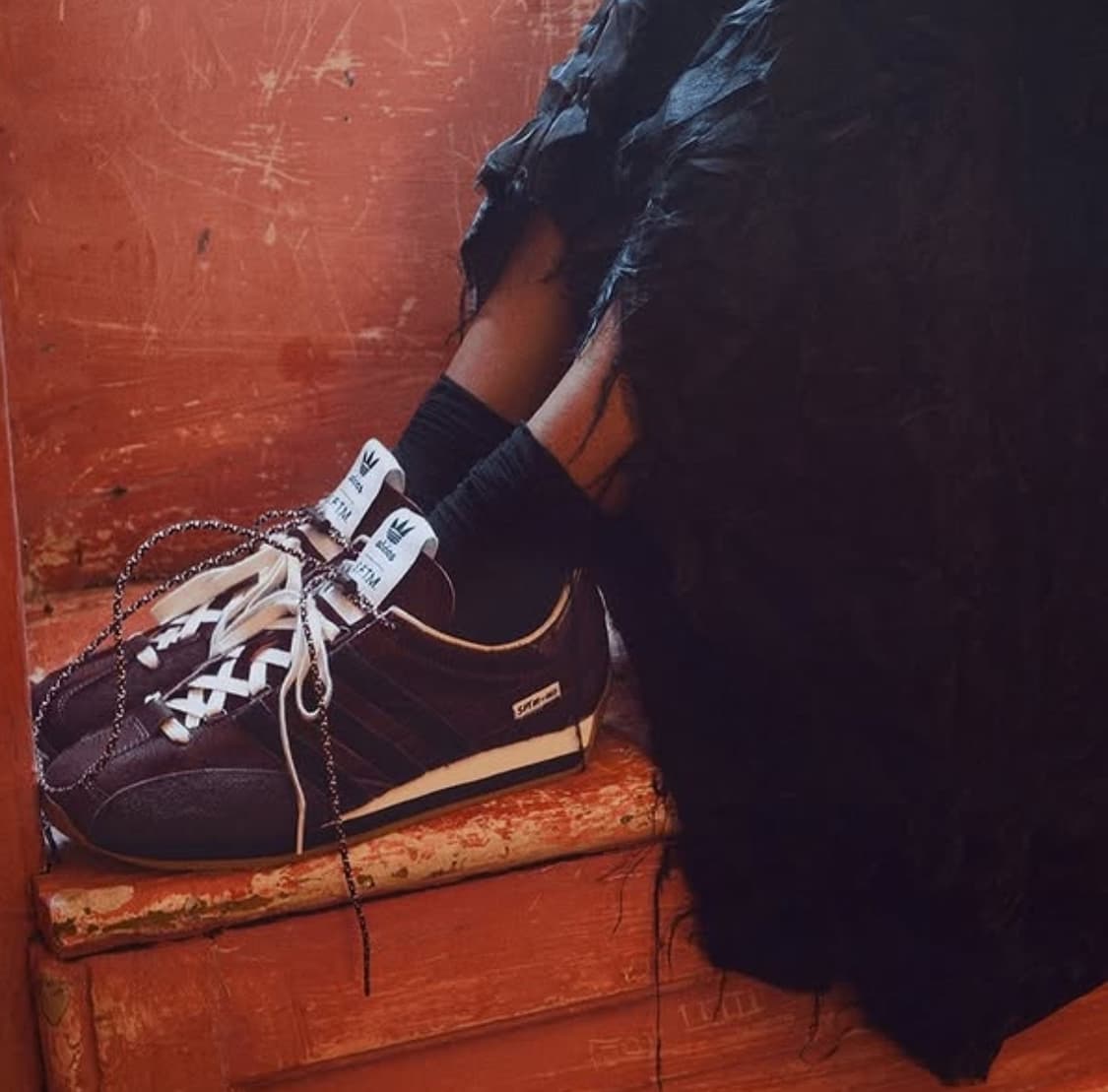 280 새제품) 아디다스 x 송 포 더 뮤트 컨트리 OG 마룬 코어 블랙 상품이미지9