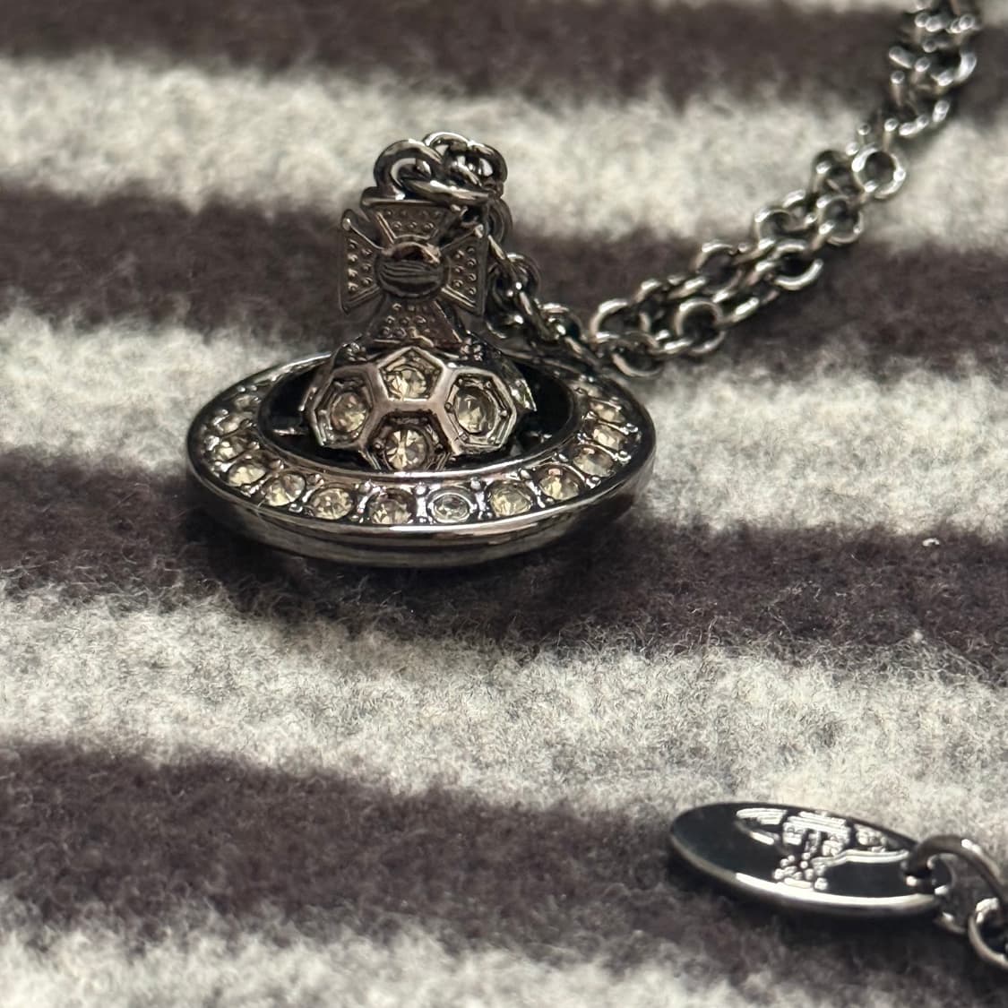 비비안웨스트우드 아카이브 메탈크리스탈 orb 목걸이 상품이미지3