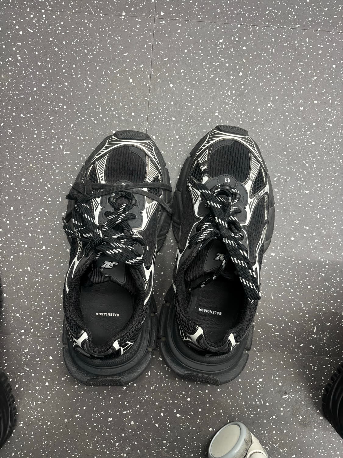 [43] 발렌시아가 3xl 블랙 상품이미지1