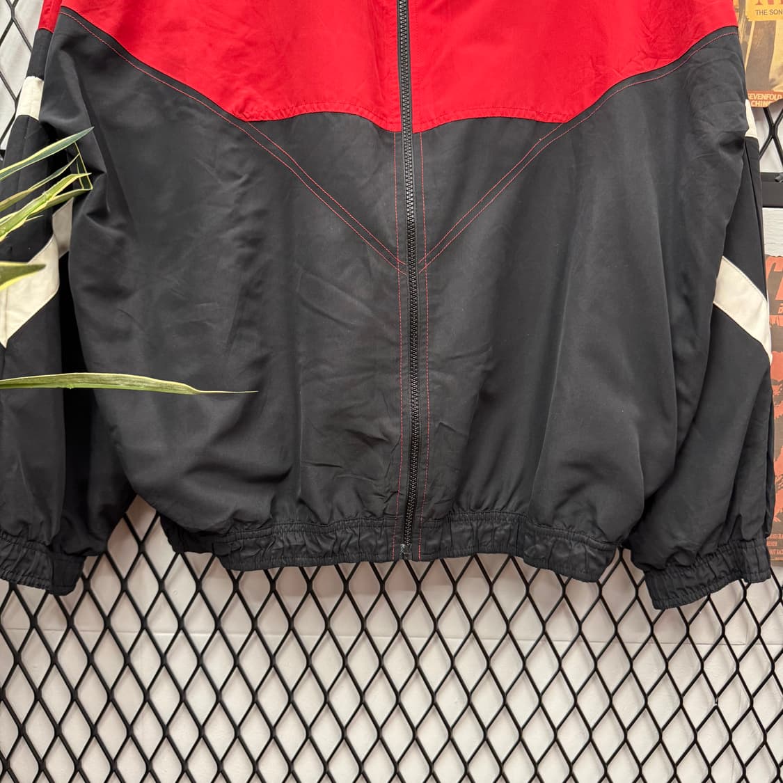 00s 나이키 올드스쿨 바람막이 맨체스터 유나이티드 로고 레드 블랙 상품이미지4