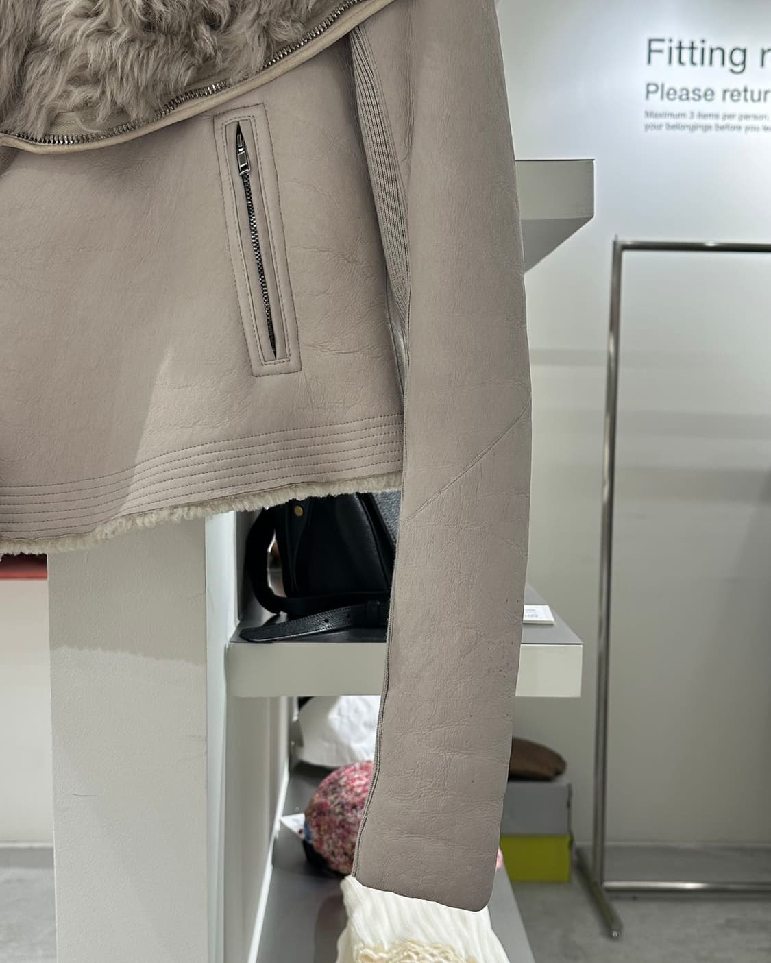 릭 오웬스 라이트베이지 16fw 램스킨 퍼 하이넥 무스탕 자켓 상품이미지5