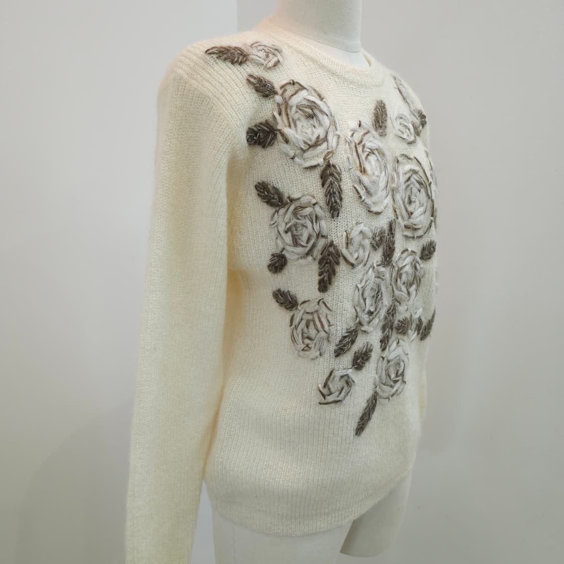 울 입체 로즈 플라워 자수 아이보리 니트 상품이미지2