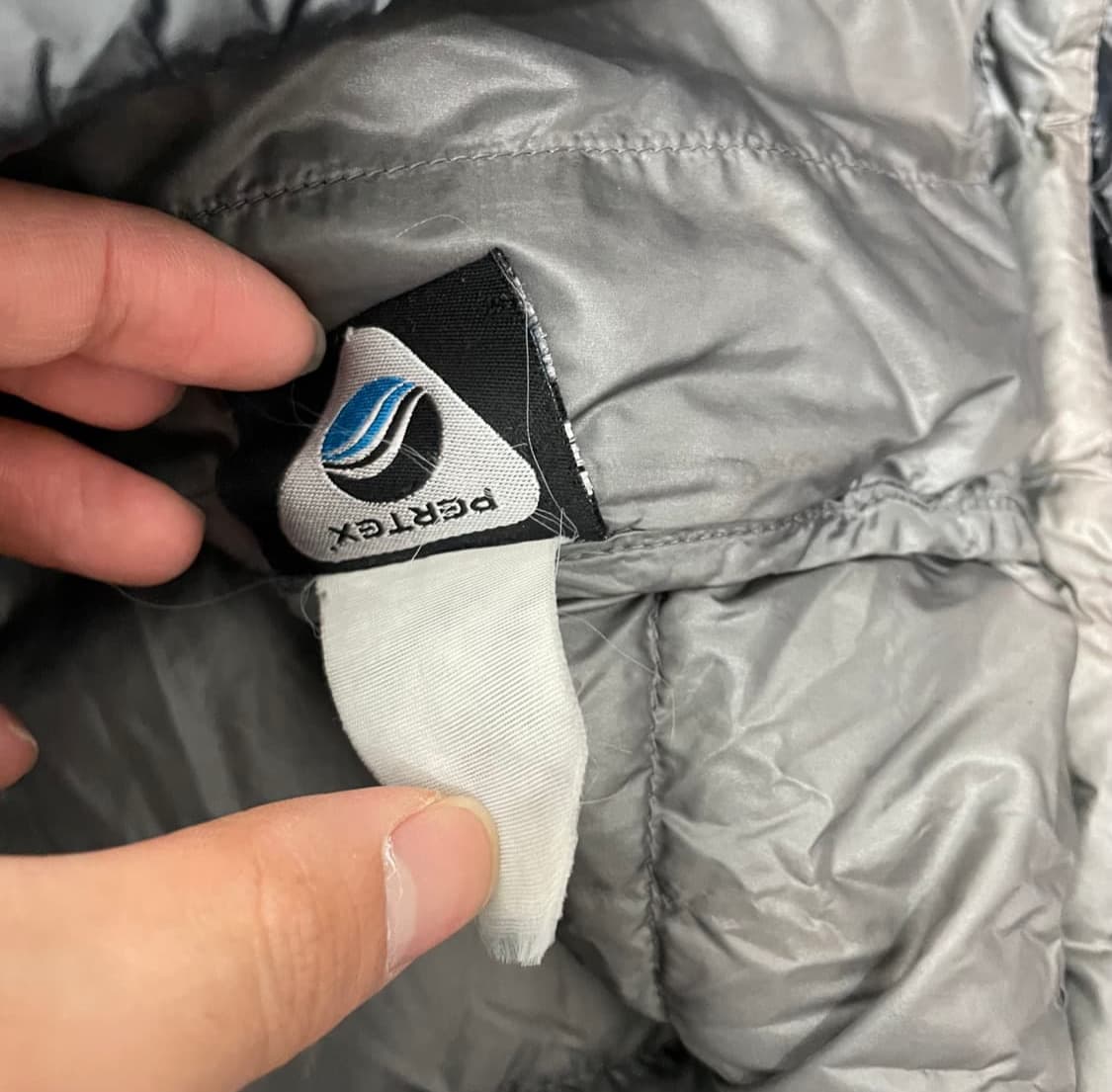 Mont-bell 몽벨 유광 블랙 경량 다운자켓 상품이미지6