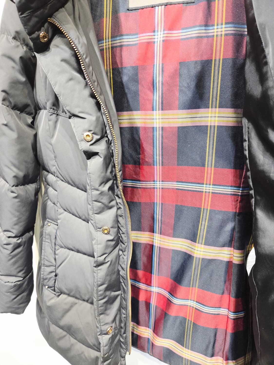 헤지스(HAZZYS) 클래식 체크 안감 블랙 구스다운 롱패딩 상품이미지7