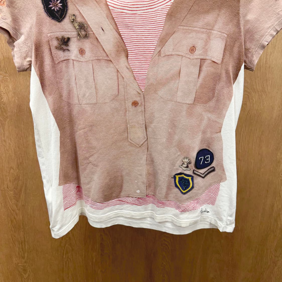 폴스미스 반팔 티셔츠 셔츠 프린팅 로고 자수 넘버 패치 디테일 핑크 상품이미지5