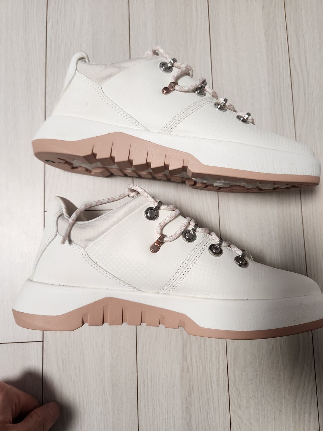 새상품) 팀버랜드 Supaway 페브릭 스니커즈 사이즈245

택만 띤  상품이미지2