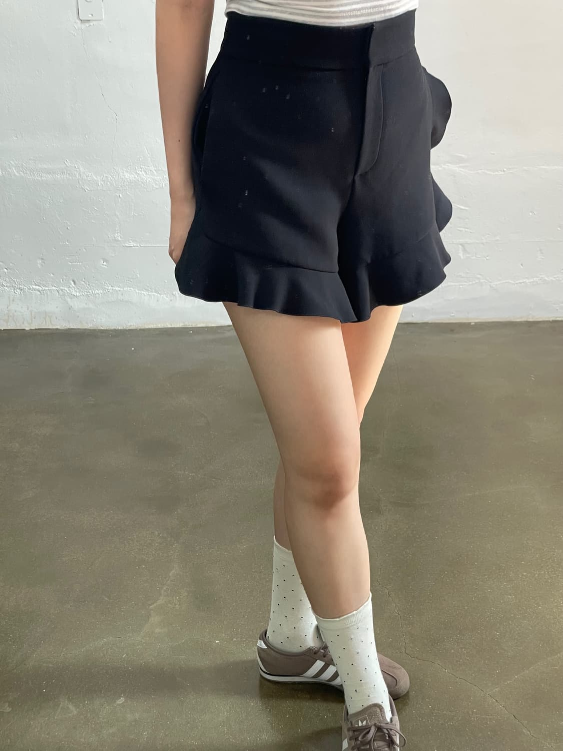 럭키슈에뜨 블랙 프릴 숏팬츠 36 상품이미지3
