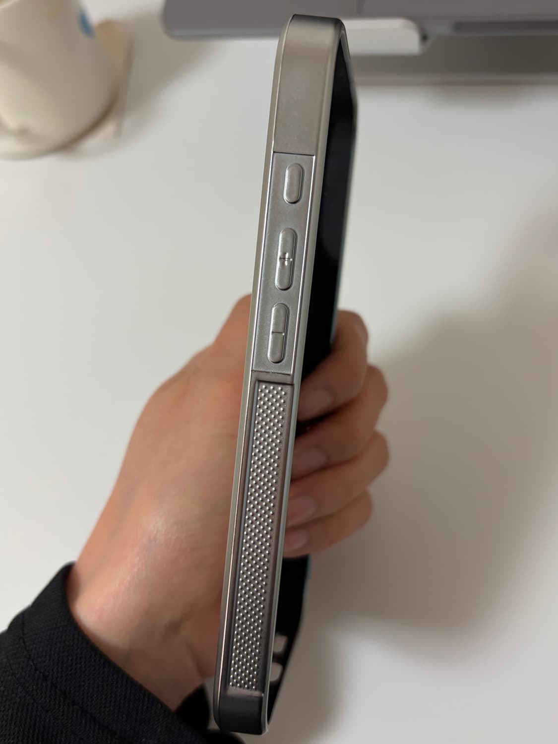 바로배송) 미닛뮤트 아이폰 17 실버 케이스 버터 상품이미지4