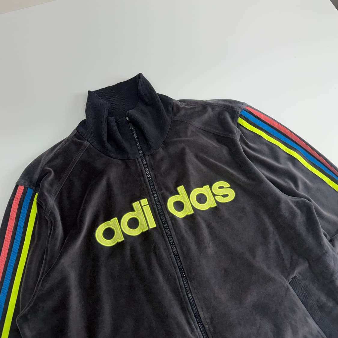 Adidas 아디디스 스펠아웃로고 차콜 벨벳 져지 상품이미지4