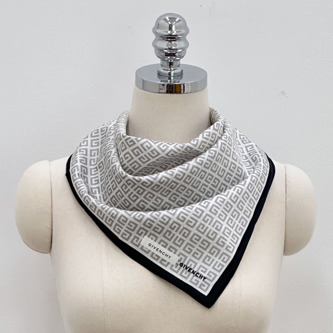 (새상품) givenchy / 지방시 쁘띠스카프 손수건 상품이미지8