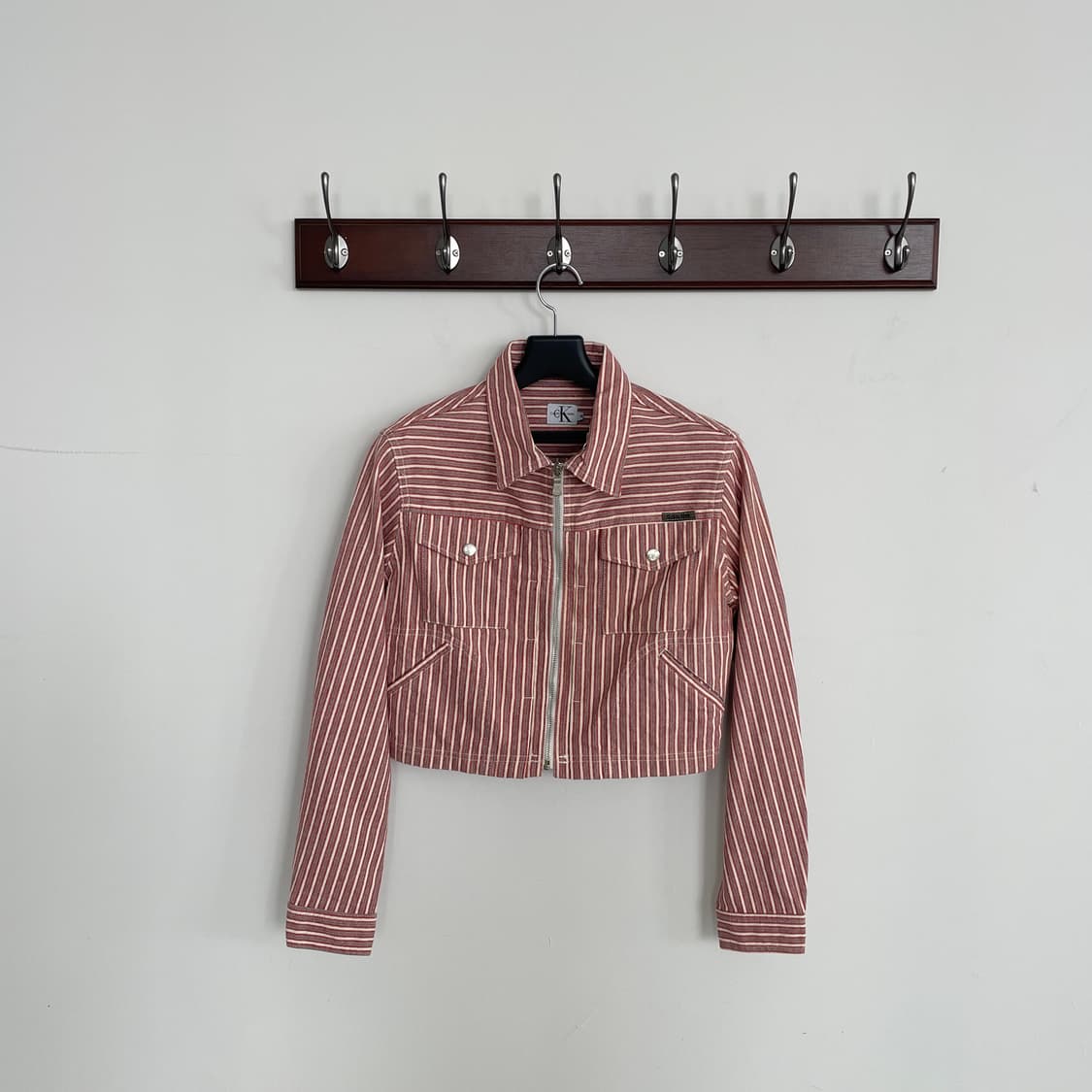 캘빈클라인 레드 스트라이프 크롭 데님 집업 자켓 상품이미지2