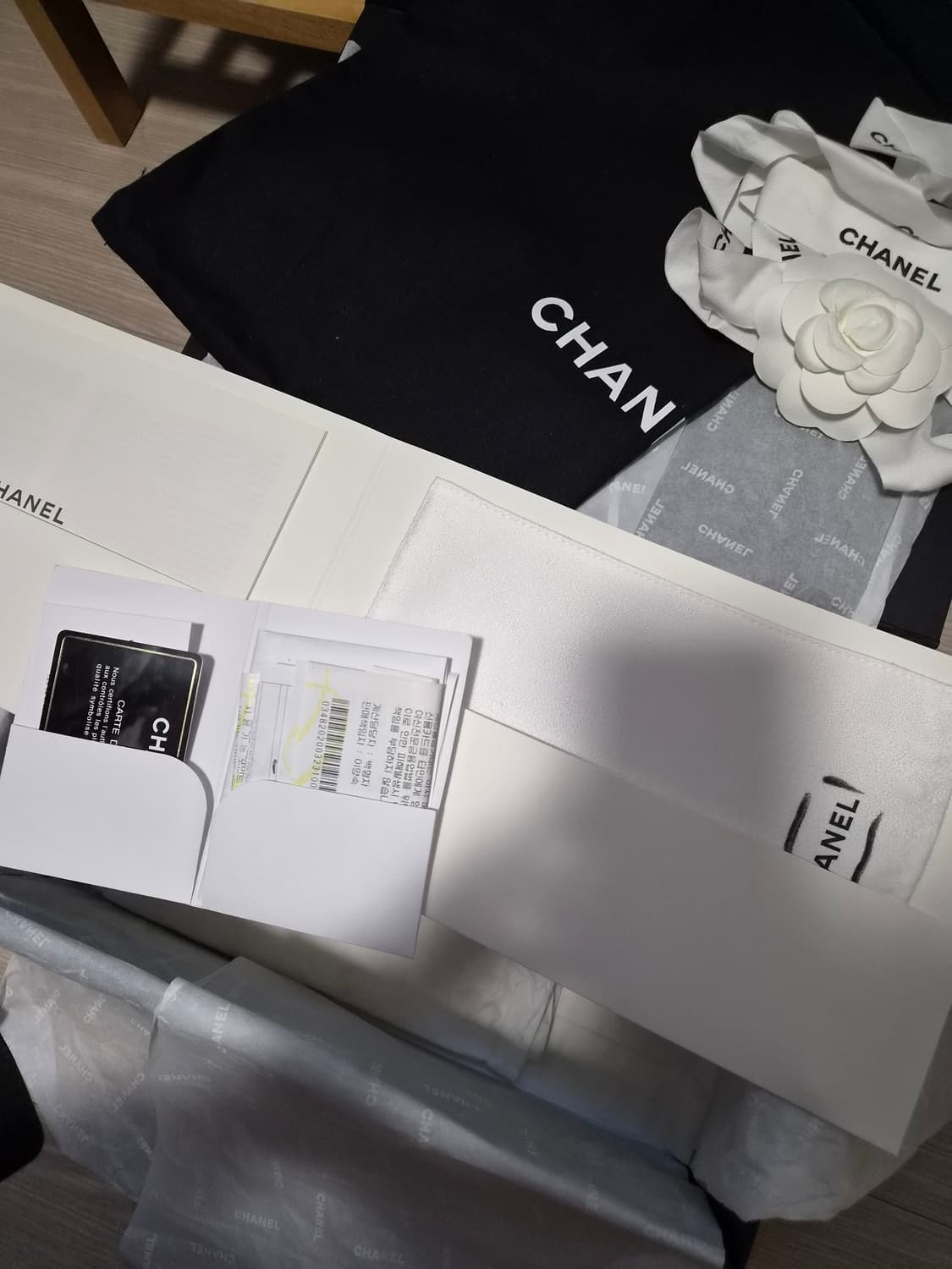 샤넬 보이백 미듐 캐비어 블랙 빈티지 은장 상품이미지6