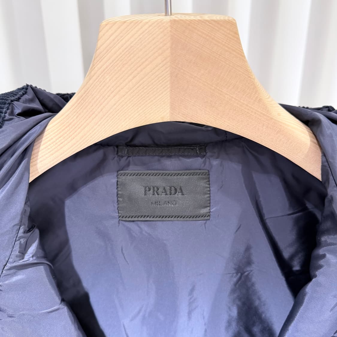 50 / 프라다 코듀로이 후드 네이비 패딩 상품이미지4