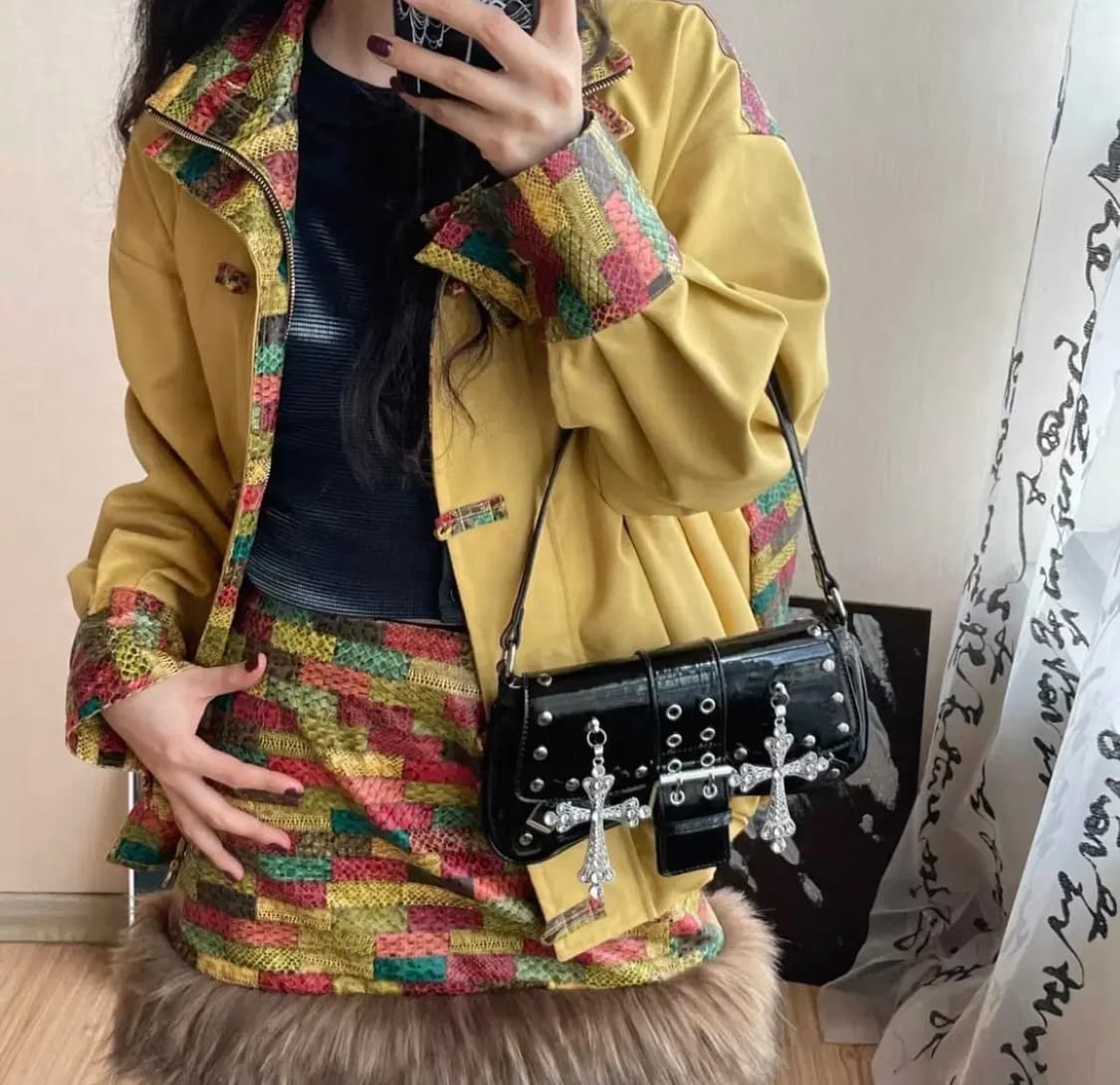 갸루 Y2K 블랙 에나멜 크로스 가방 상품이미지2