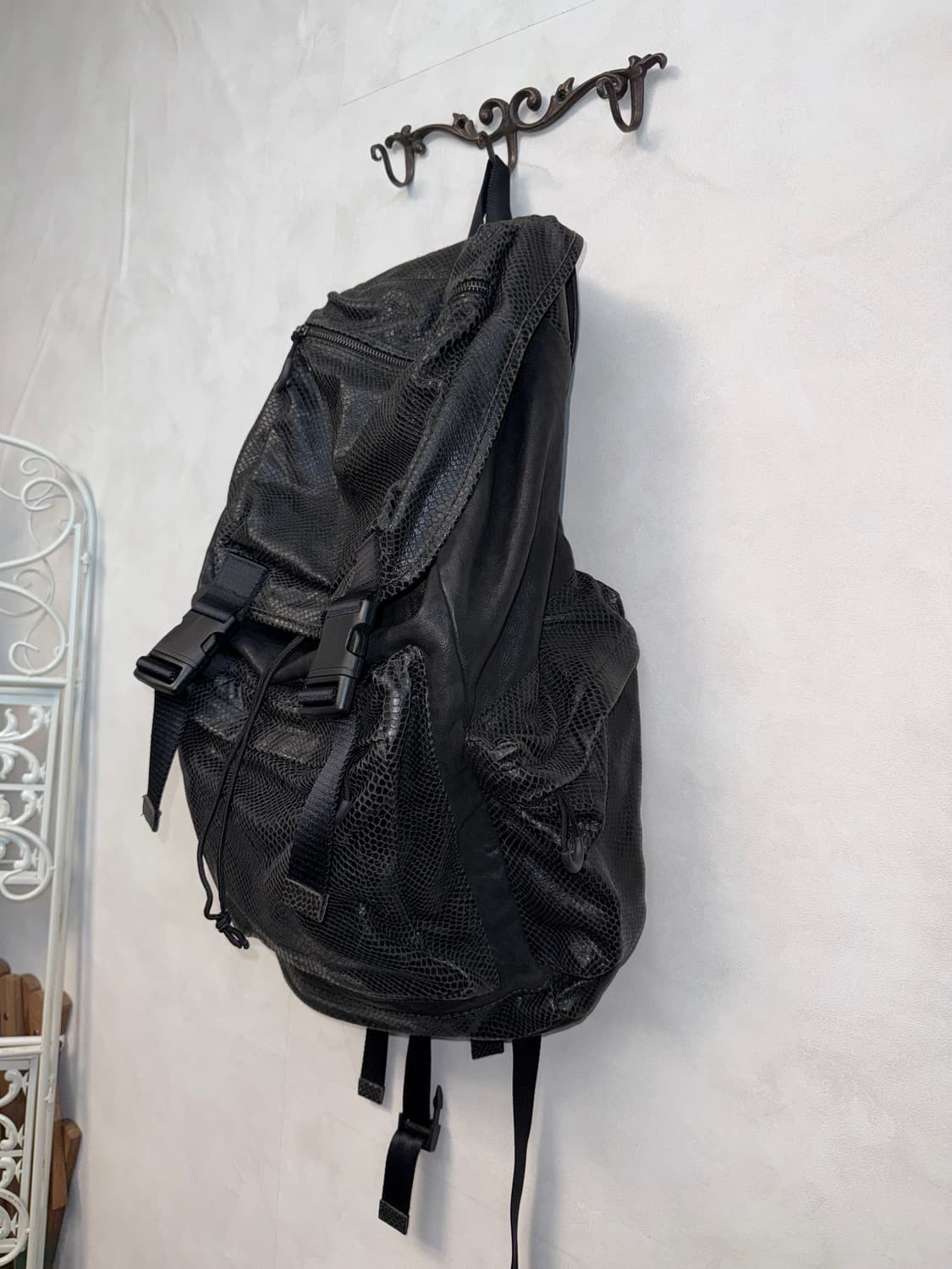 Heliotrope black python real leather 백팩 상품이미지3