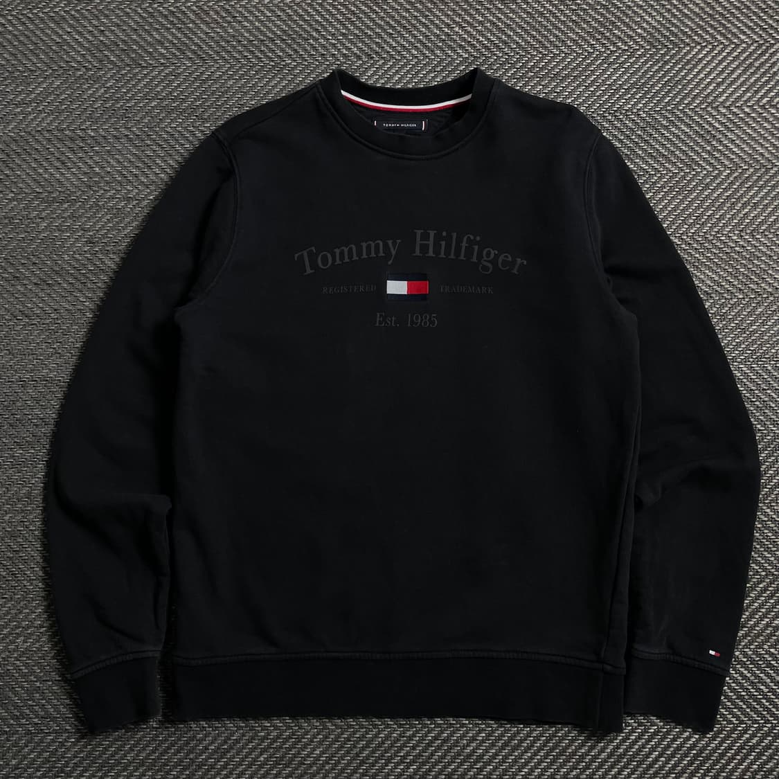 타미힐피거 센터 자수로고 맨투맨 블랙y 4720 상품이미지2