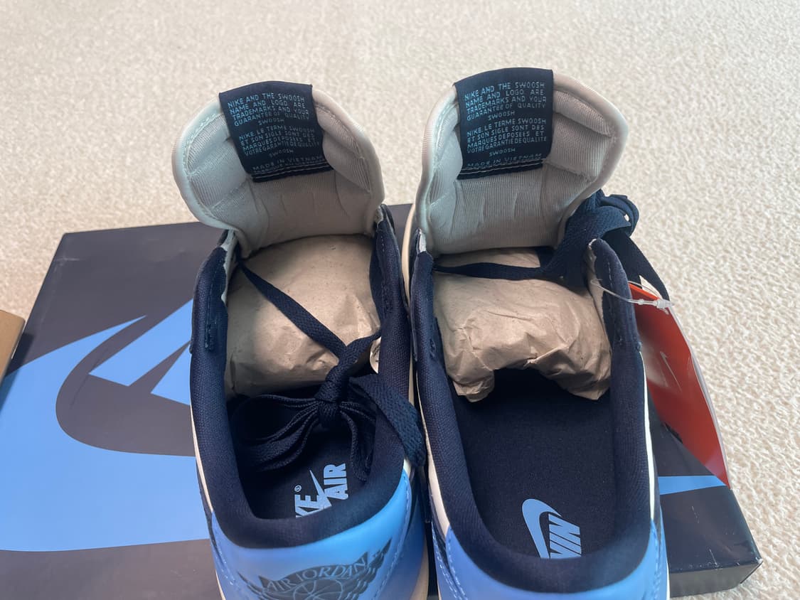 나이키 에어 조던 1 로우 OG 유니버시티 블루 275 상품이미지3