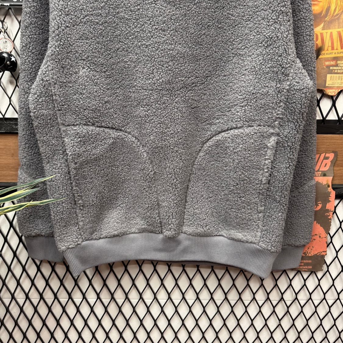 SONGZIO 송지오 플리스 맨투맨 후면 레터링 로고 포인트 그레이 상품이미지4