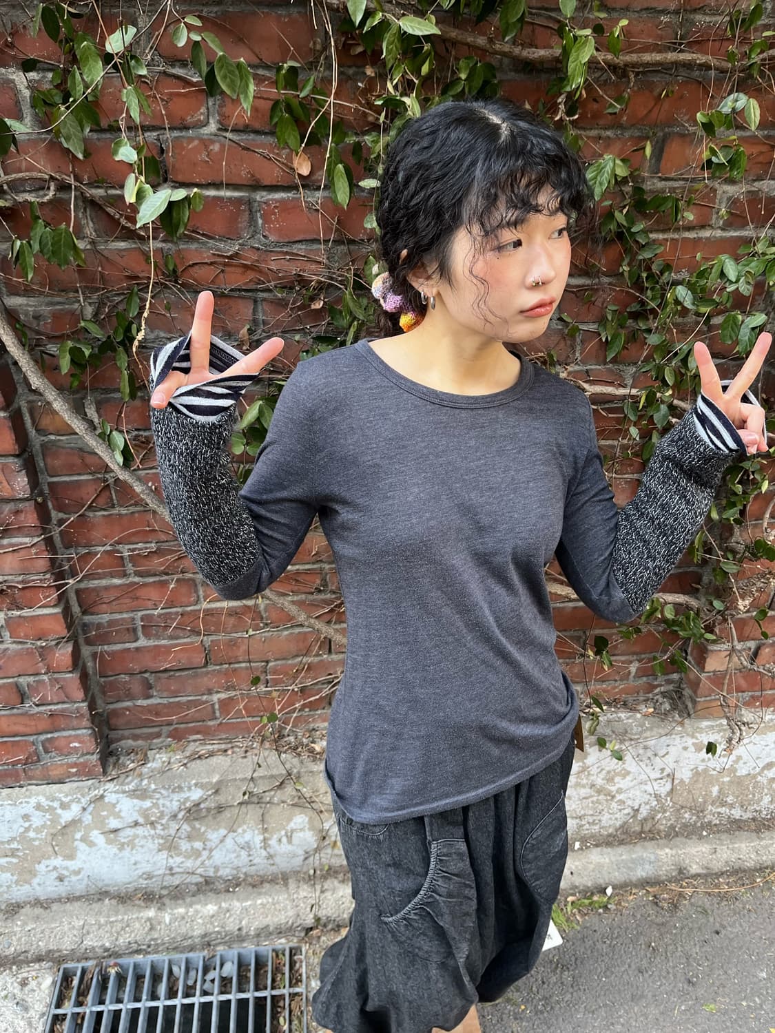 차콜 그레이 소매 포인트 롱슬리브 상품이미지1