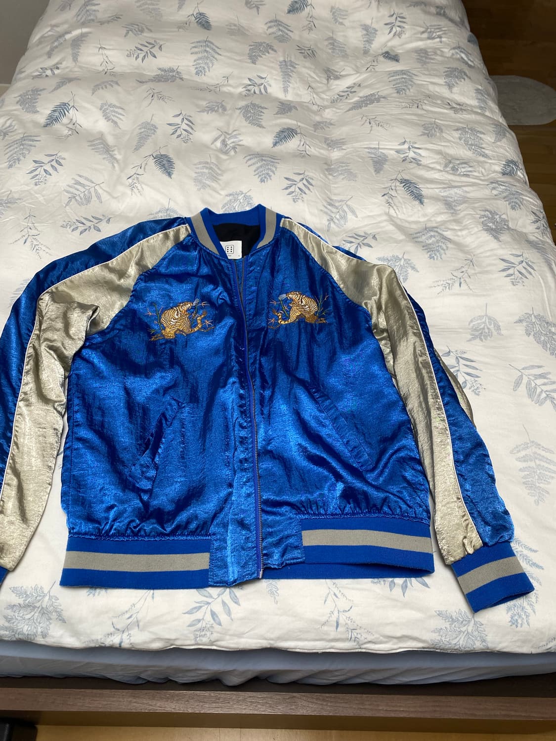 Dice 사틴자켓팝니다 상품이미지1