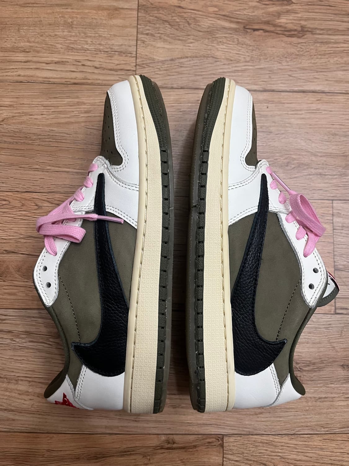 ( 260 ) 조던1 X 트레비스 스캇 레트로 로우OG 리버스 올리브 상품이미지3