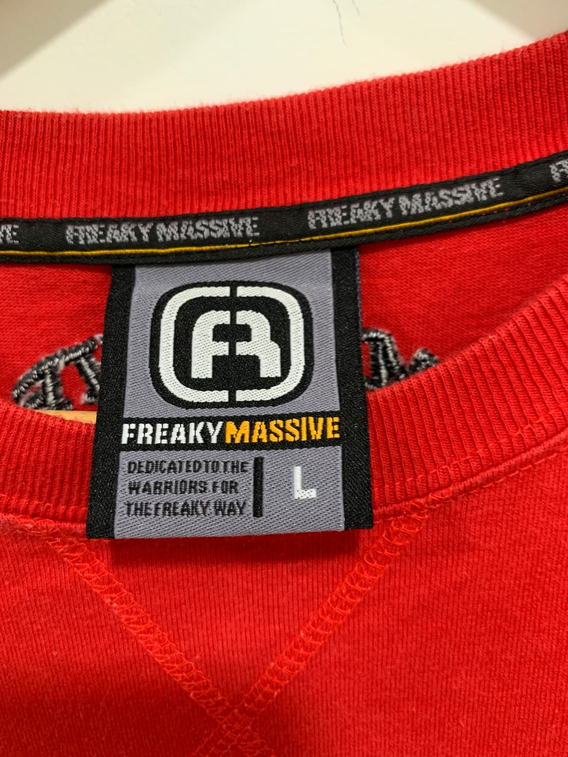(빈티지)00‘s FREAKY MASSIVE 아플리케 빅 프린팅 반팔티셔 상품이미지3