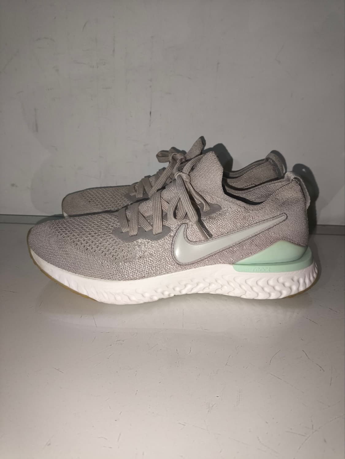 260mm 나이키 에픽 리액트 플라이니트2 운동화 상품이미지1