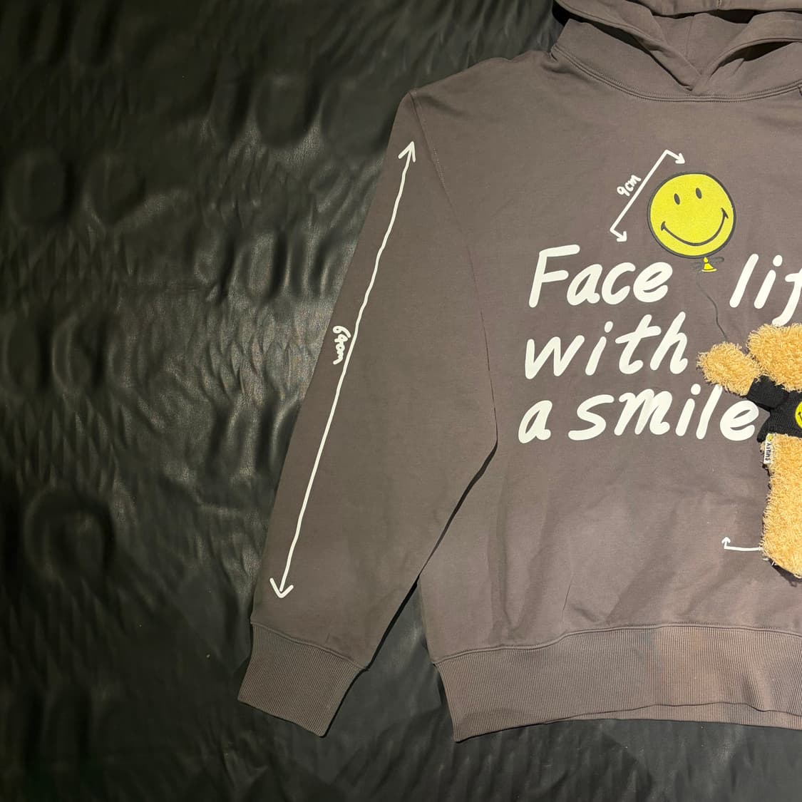 13드 마르조 X 스마일리 테디 패치 후드티 상품이미지4