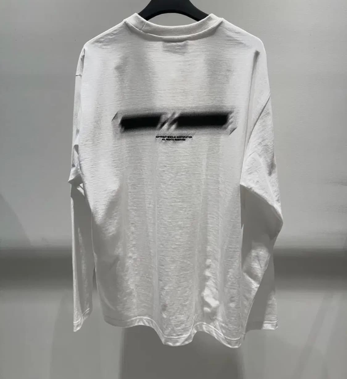 [50] 24ss 솔리드옴므 블러 백로고 롱슬리브 상품이미지1