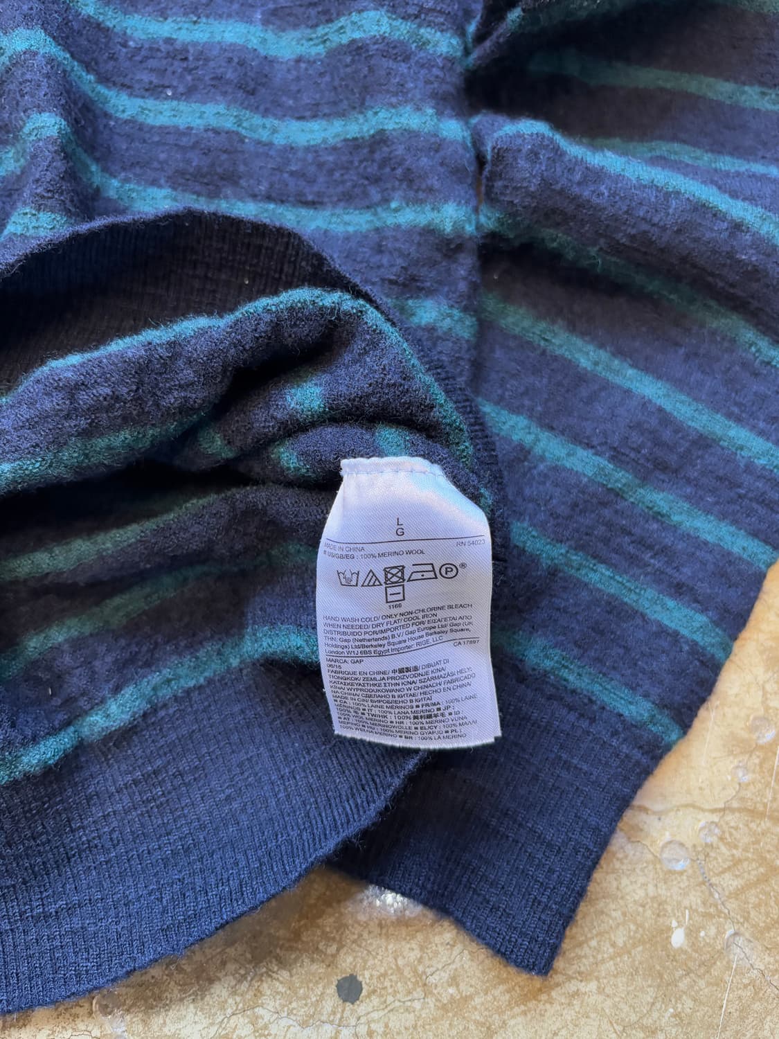 GAP 메리노 울 스트라이프 브이넥 니트 상품이미지5