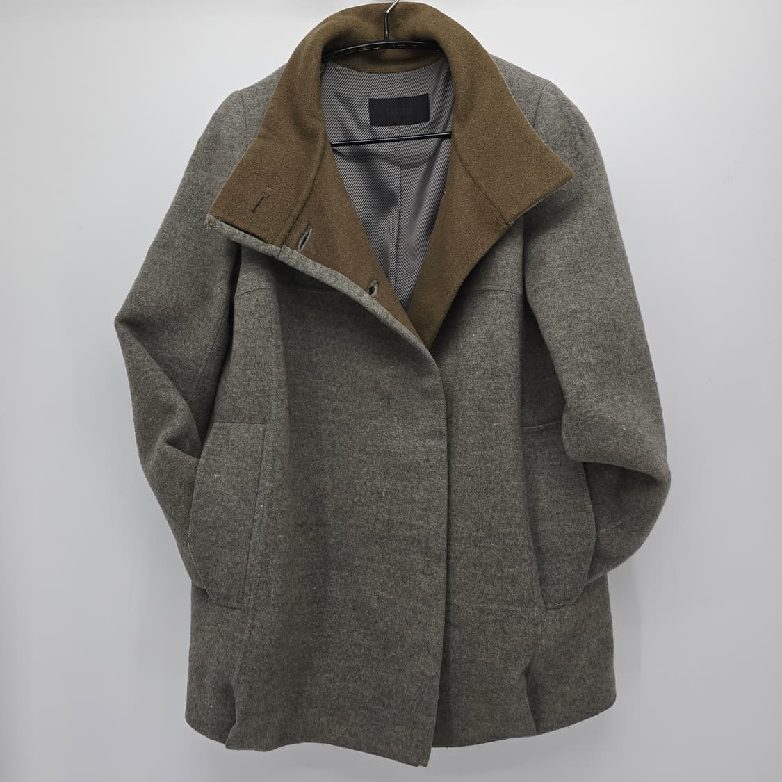 넥 부분이 올라오는 한섬 브랜드 SYSTEM 울 코트 상품이미지6