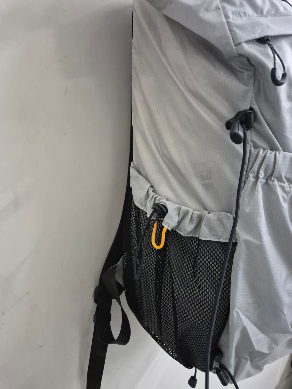 로우로우 스트링 윈드 백팩 020 라이트 그레이 상품이미지3