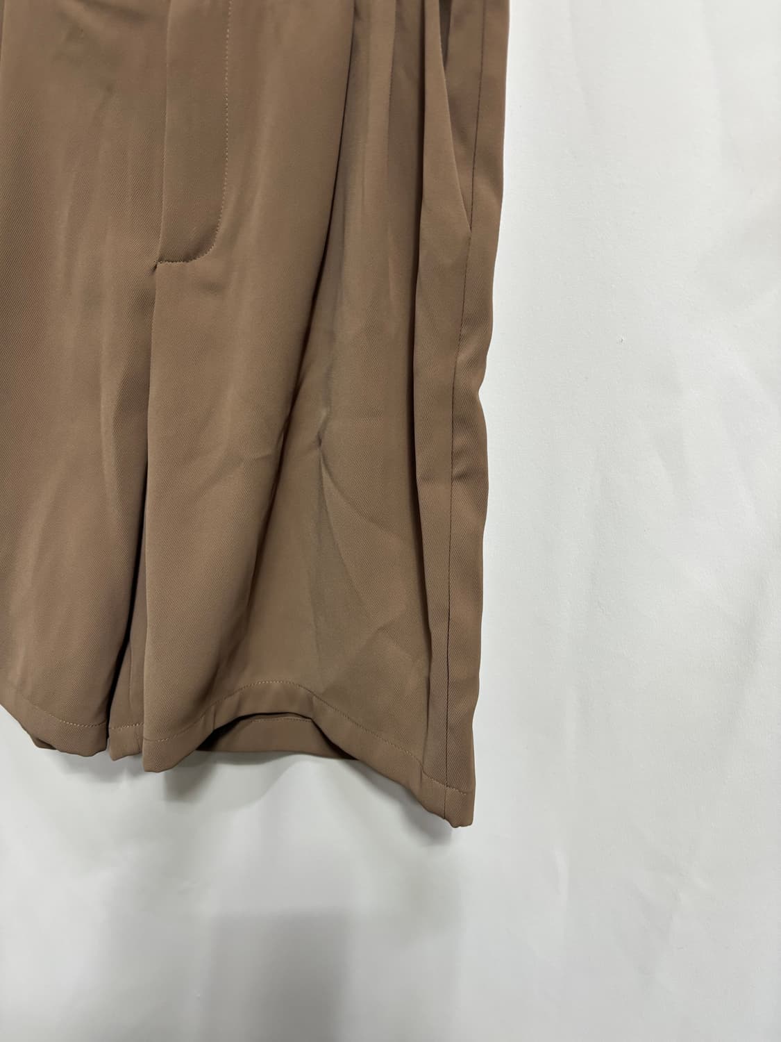 뒷허리 밴딩 핀턱 슬랙스 반바지 상품이미지3