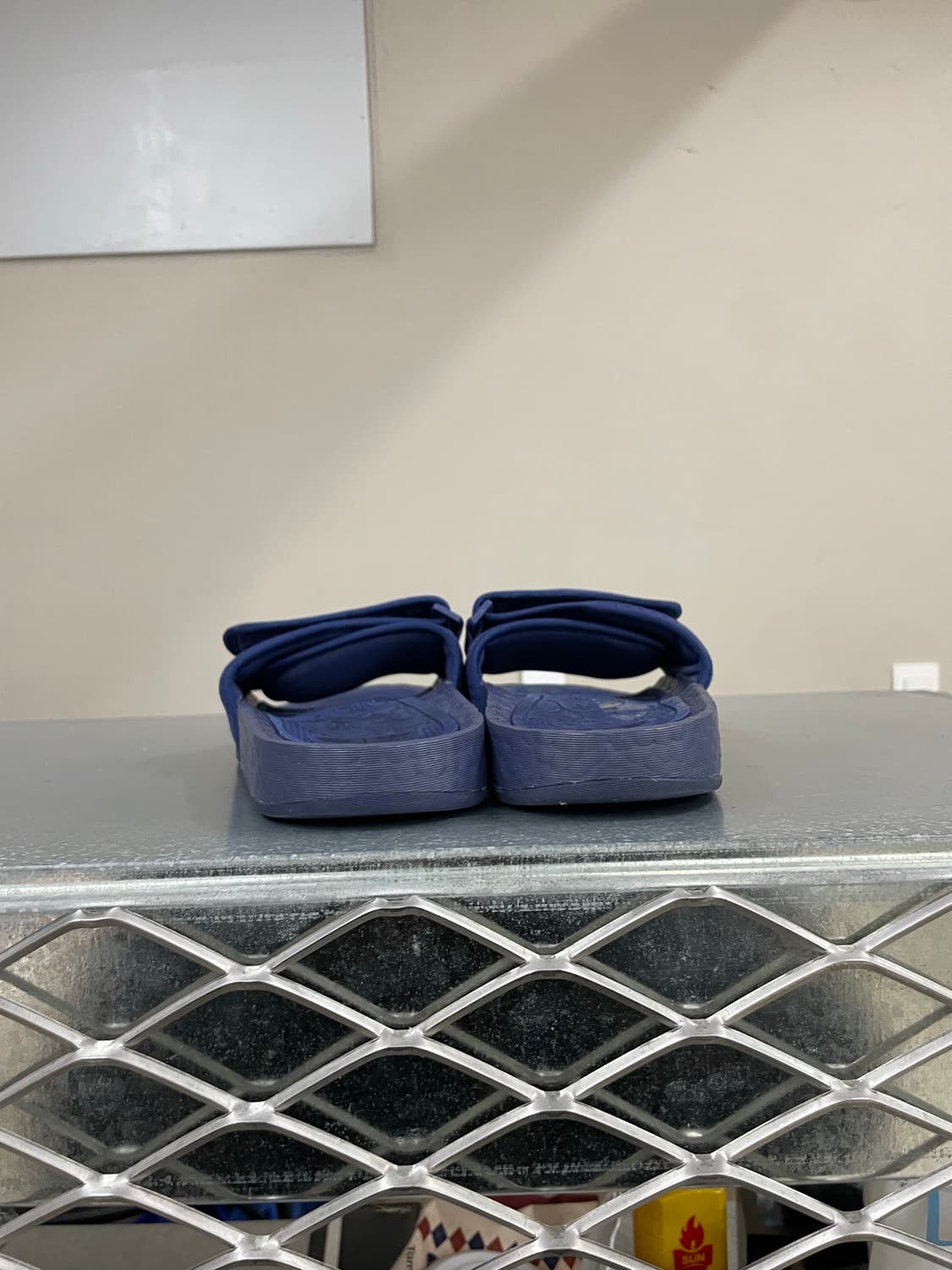 퍼렐 x 아디다스 부스트 슬라이드 270 상품이미지3