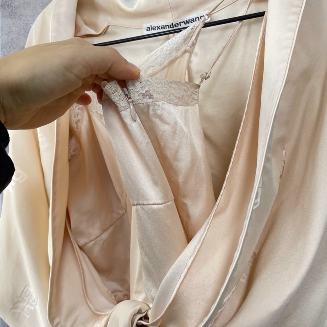 알렉산더왕 Alexanderwang 피치 모노그램 실크 기모노 플레이수트 상품이미지5