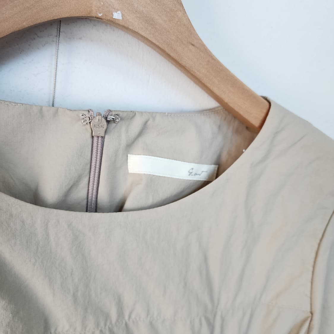 지컷 베이지 퍼프 반팔 롱 원피스 상품이미지2