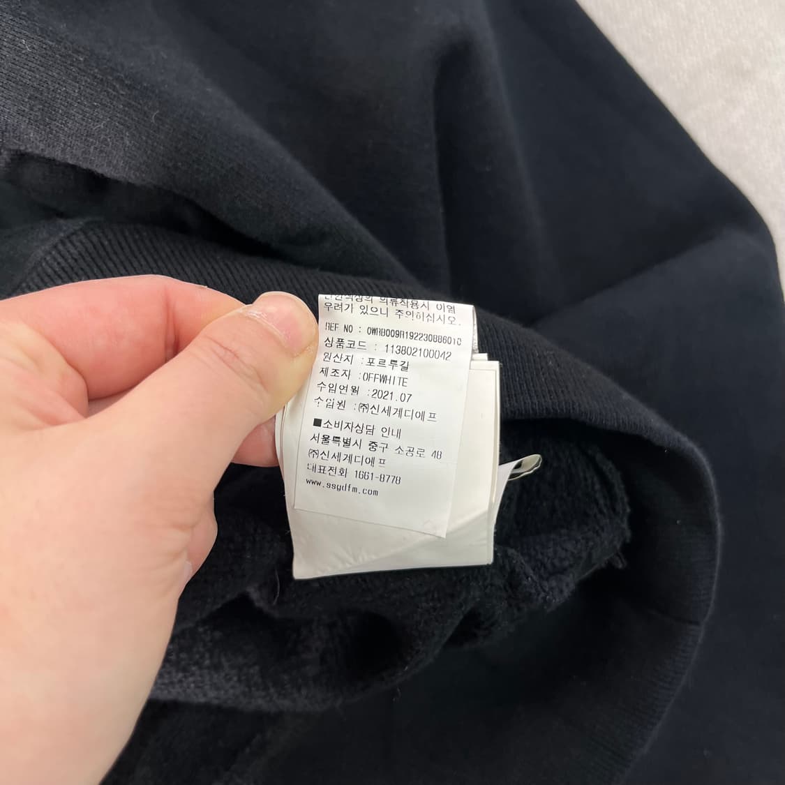 100 오프화이트 웨이비라인 블랙 맨투맨 상품이미지7