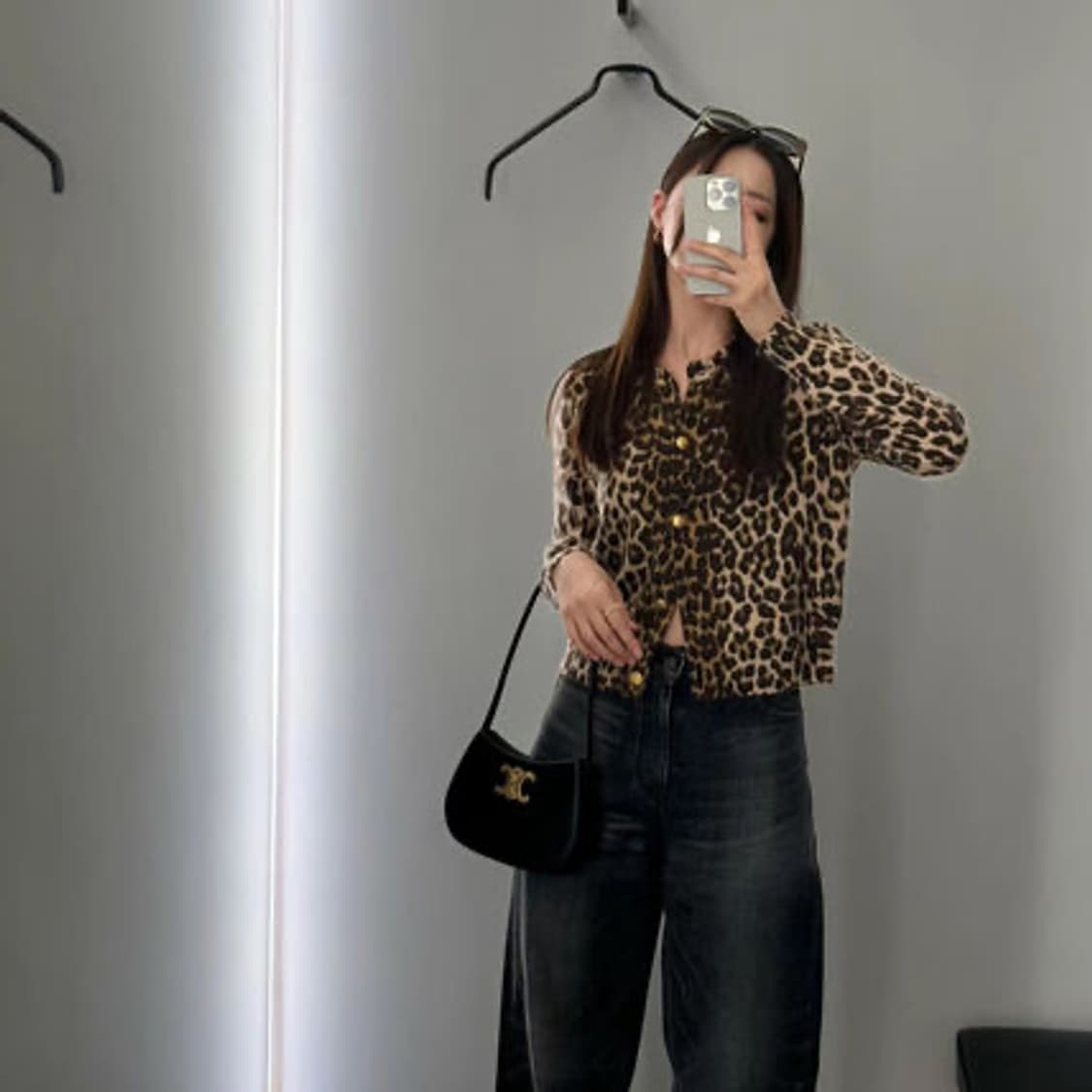 [수지님 착용] 셀린느 24fw 캐시미어 레오파드 가디건 상품이미지1