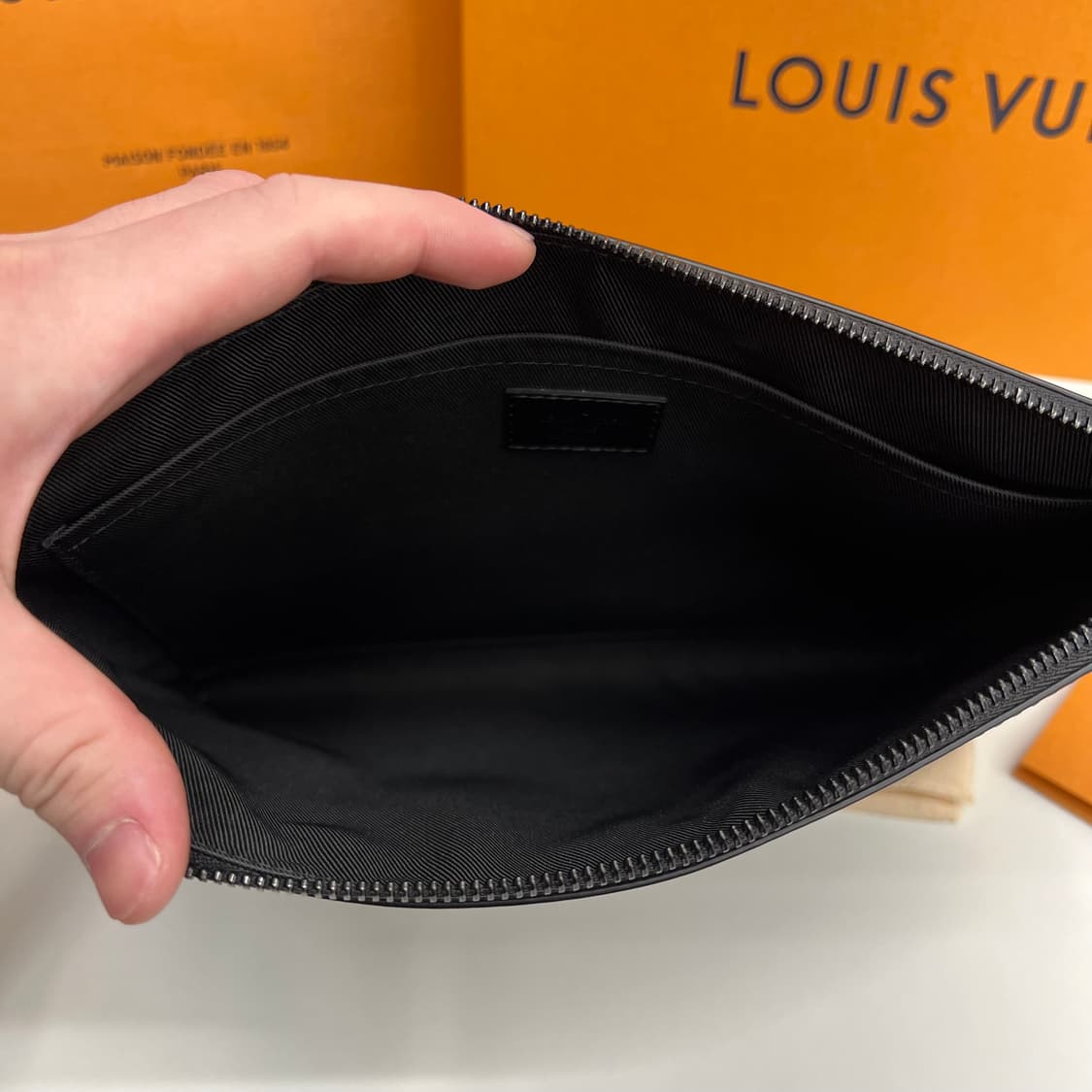 루이비통 포쉐트 투고 클러치 (풀박스) 상품이미지9