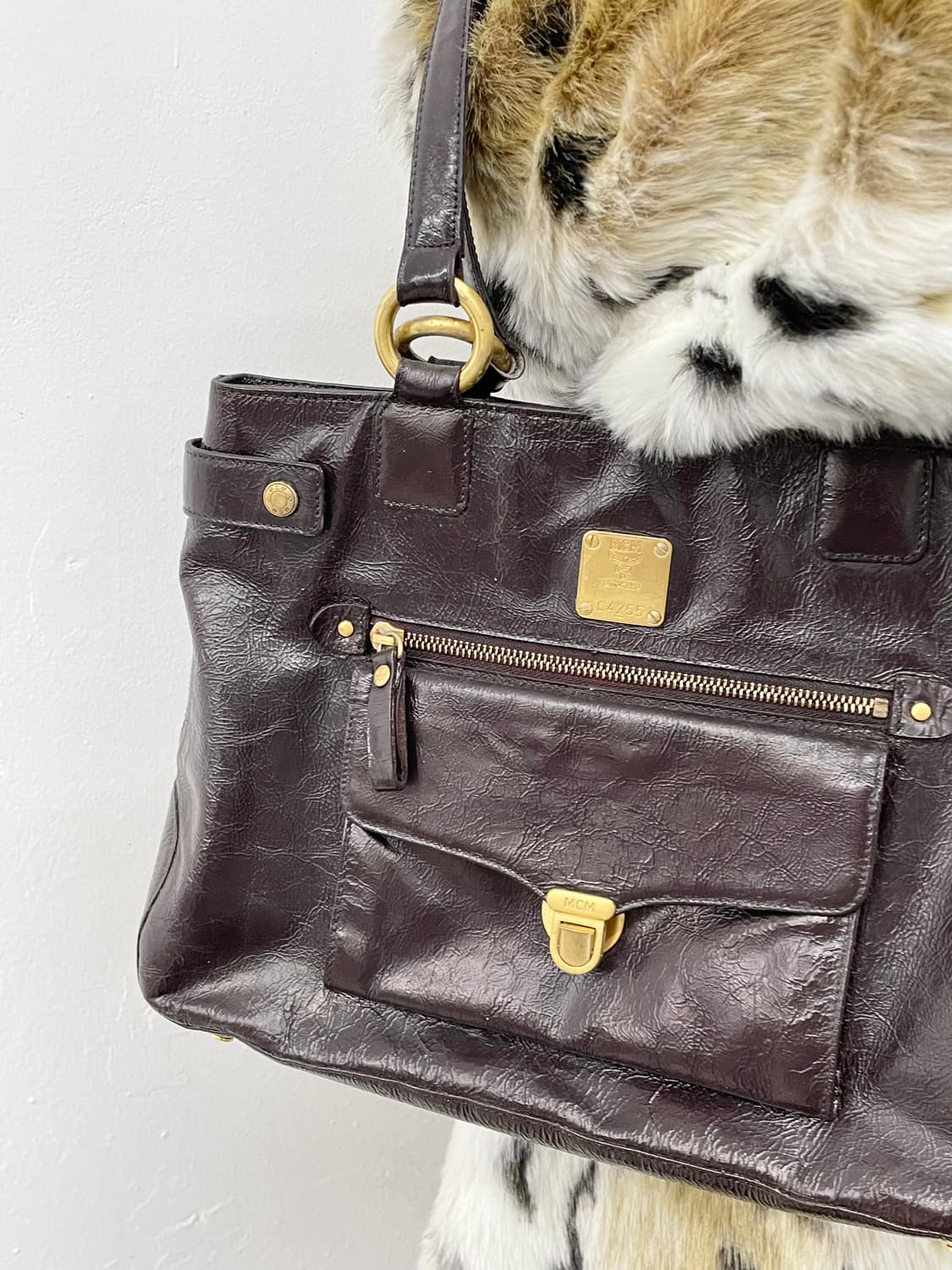 mcm 금장 포켓 숄더백 상품이미지4