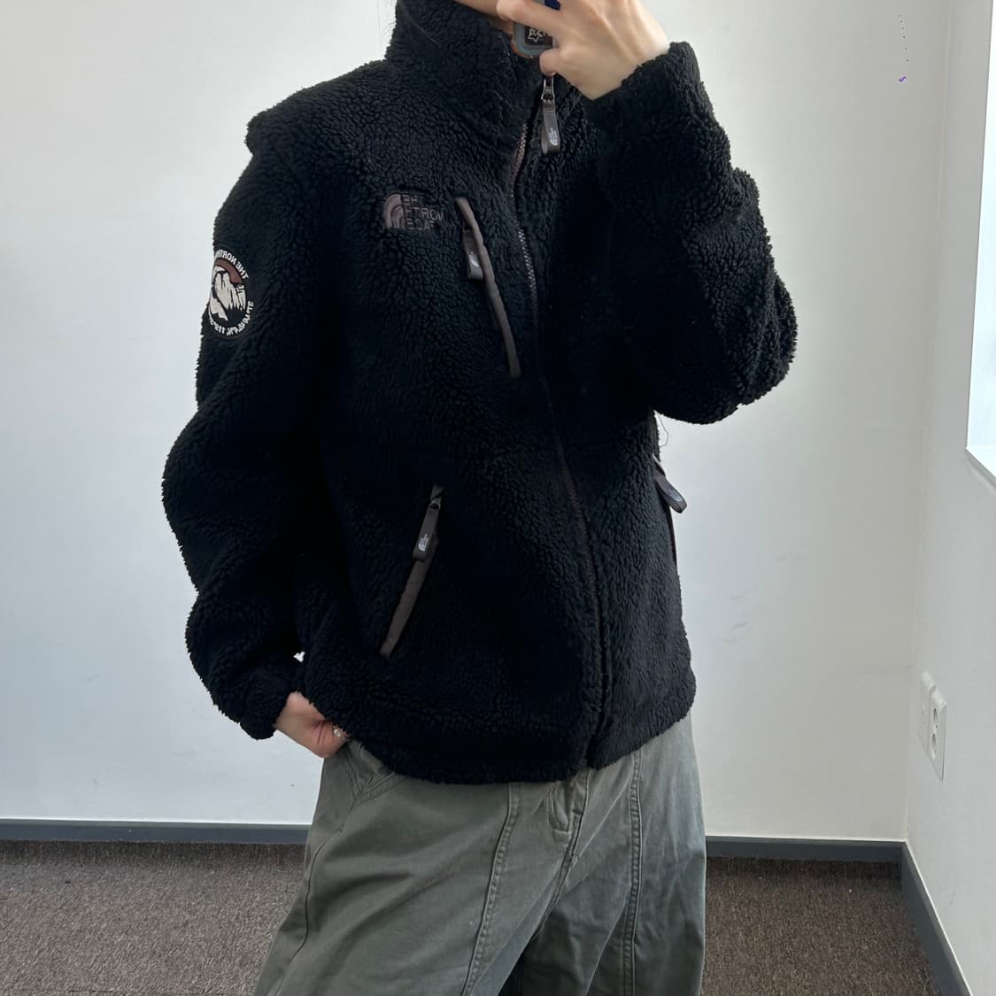 The north face 노스페이스 브라운 로고 블랙 후리스 집업 상품이미지2